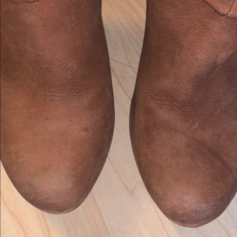 Boots - Picture 3 of 10